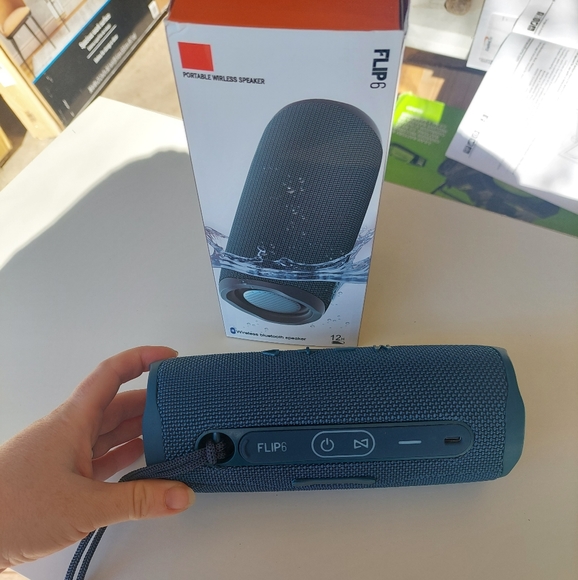 NEW Flip 6 Bluetooth Speaker BLUE - Picture 3 of 5